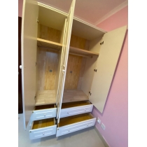 英倫典雅 3門衣櫃 134CM (IS0491)
