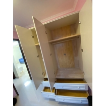 英倫典雅 3門衣櫃 134CM (IS0491)